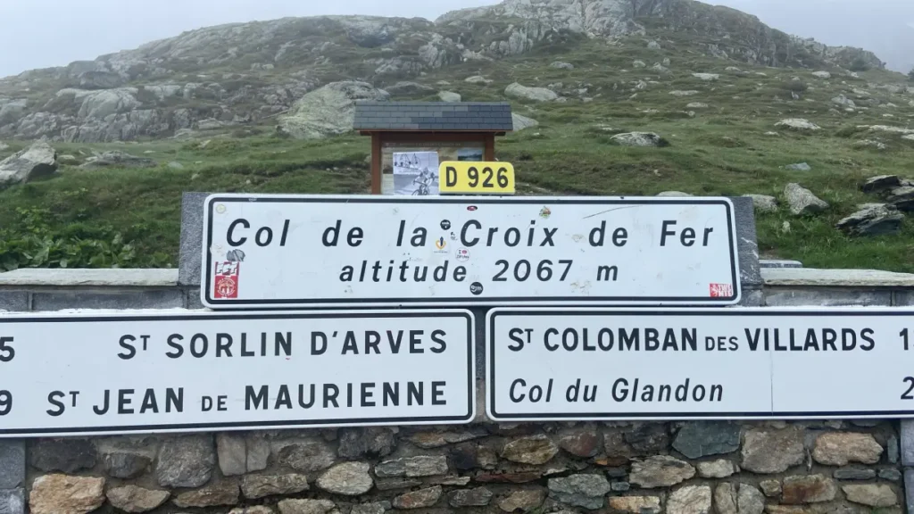 Etappenfahrt Straßenschild Col de la Croix de Fer