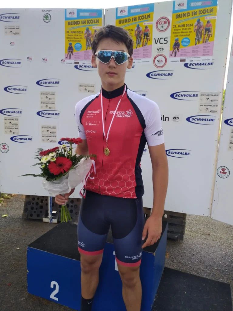 Rund in Köln Bickendorf. 2. Platz für Alois Klomfaß