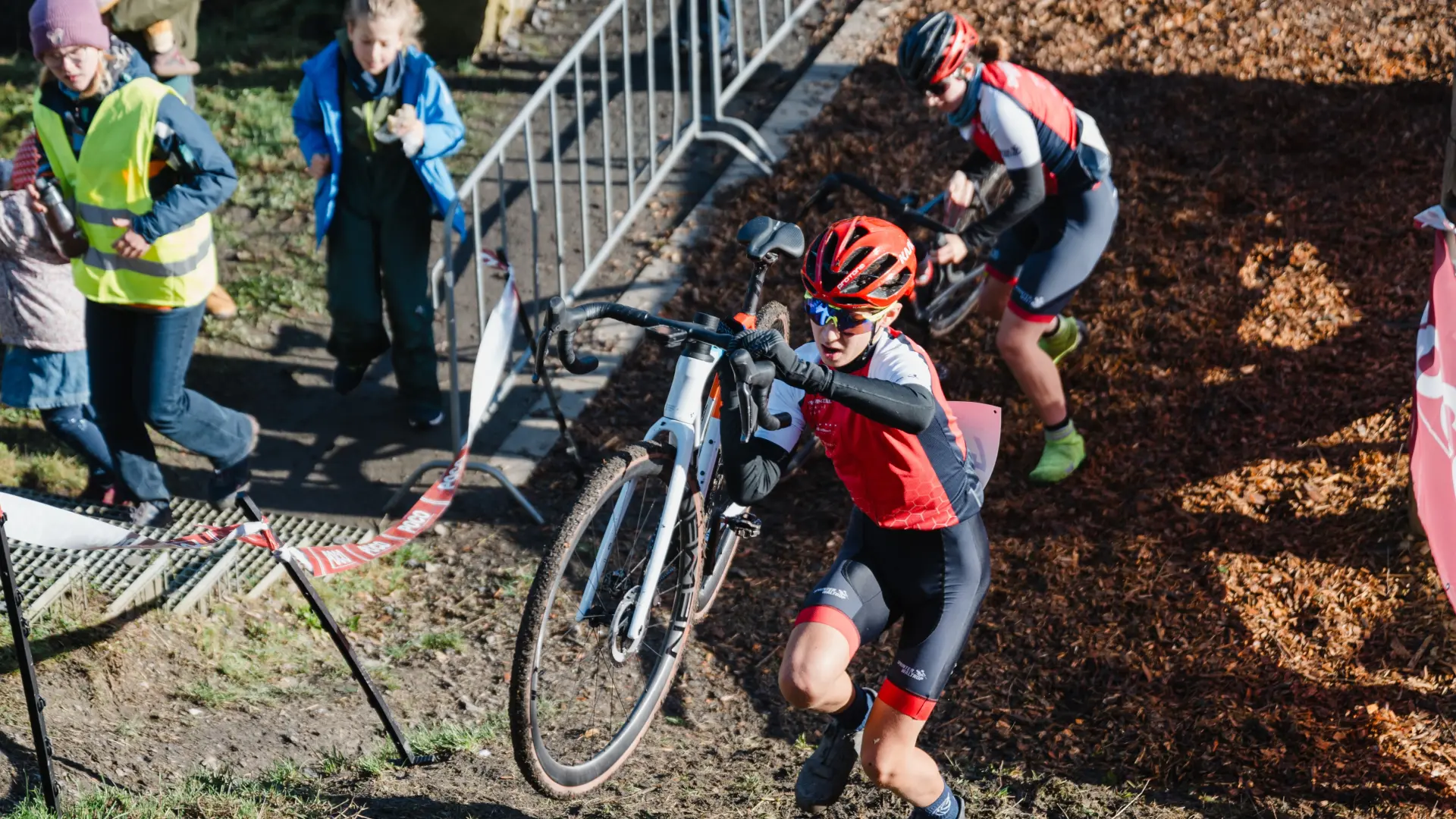 POCO Cyclocross Lünen - Crossbiker an der Wand von Tietz